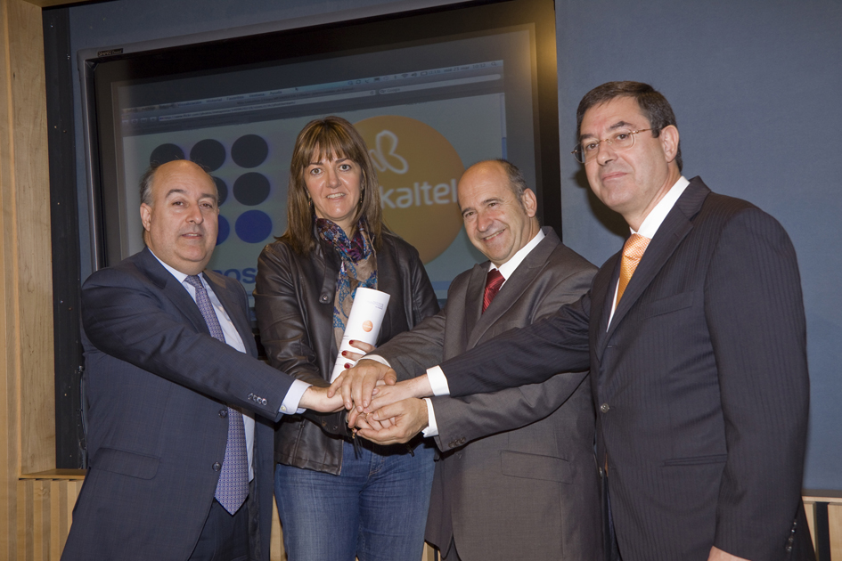 Firma del contrato de adhesión entre Metaposta y Euskaltel